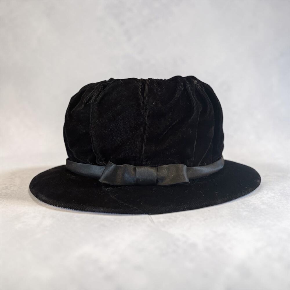 Vintage Maxine Hats Black Velvet Dress Hat Women’s Size 22 Mid Century Bow